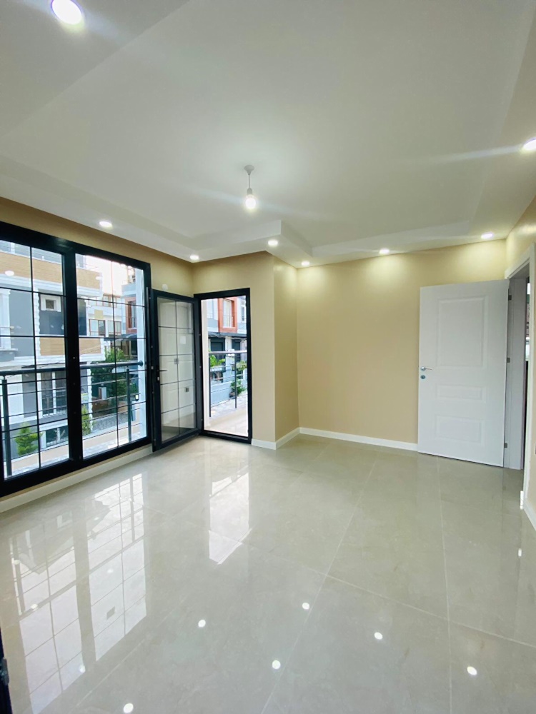 MARMARAEREĞLİSİ'NDE YATIRIMLIK & YAŞAMLIK DENİZ MANZARALI 300M2 5+1 SIFIR VİLLA