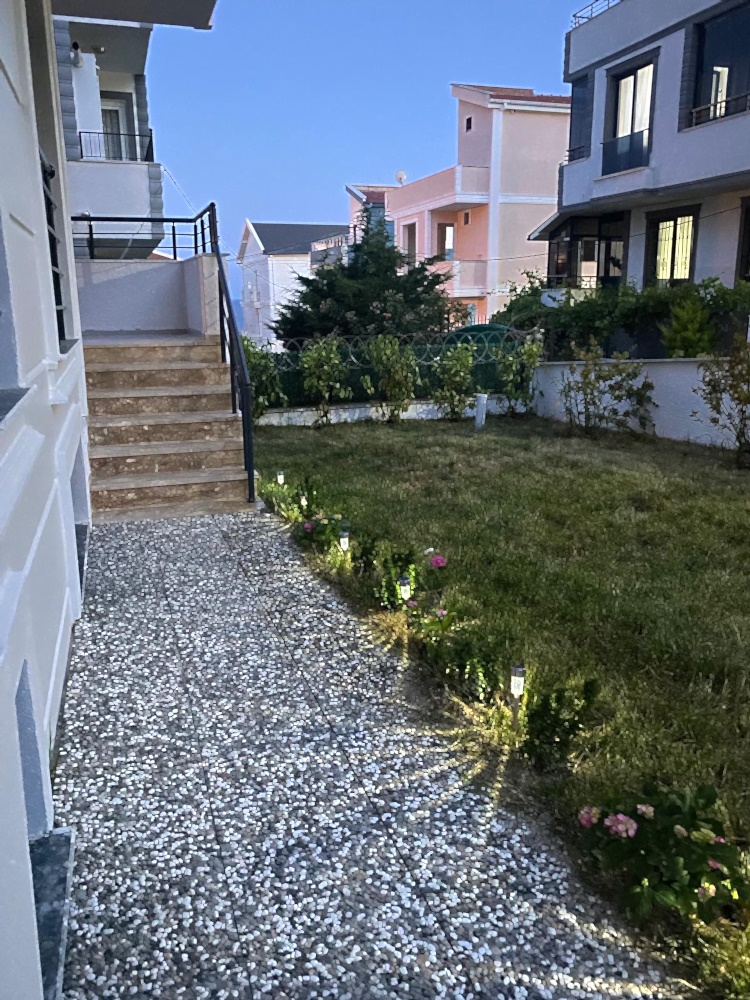 MARMARAEREĞLİSİ'NDE YATIRIMLIK & YAŞAMLIK DENİZ MANZARALI 300M2 5+1 SIFIR VİLLA